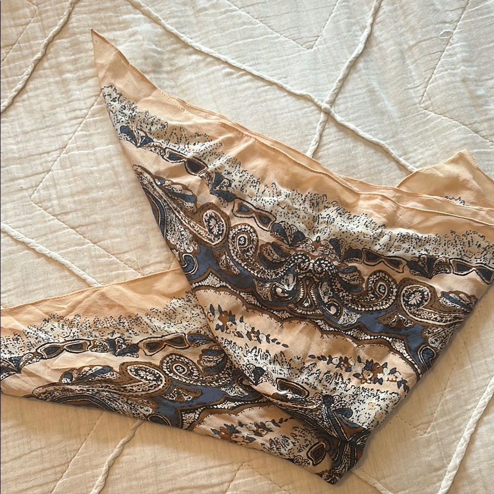 Elegant Paisley Print Bandanna